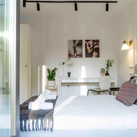 Bright - Location - Balcony *