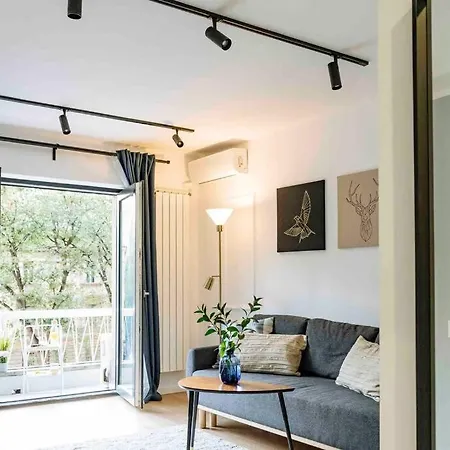 Bright - Location - Balcony *