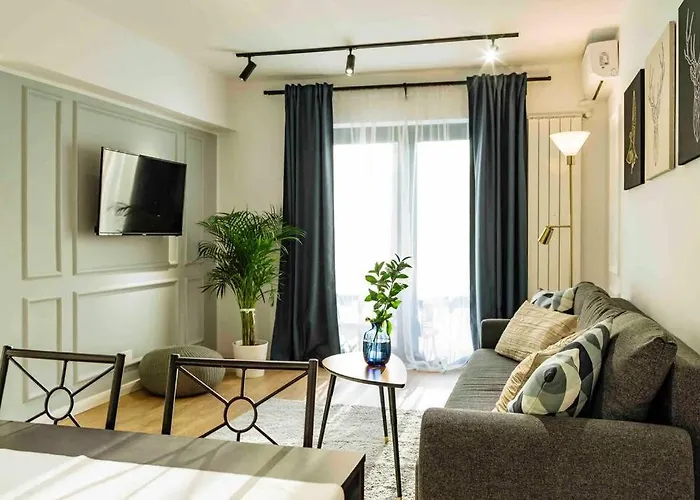 Bright - Location - Balcony Apartament *