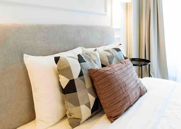 Bright - Location - Balcony