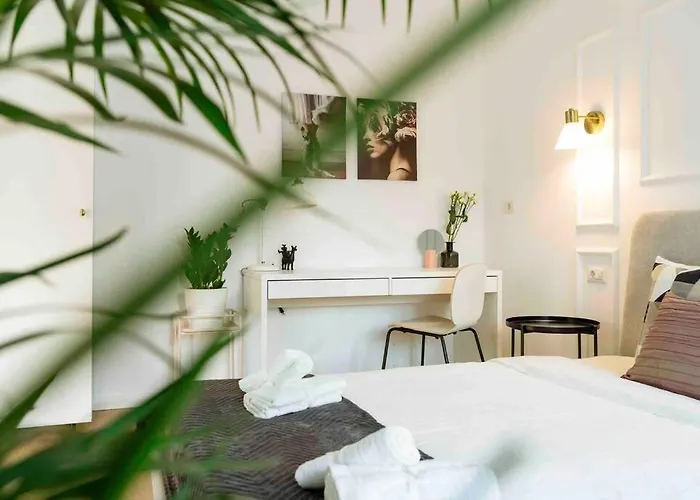 Bright - Location - Balcony * Bucureşti