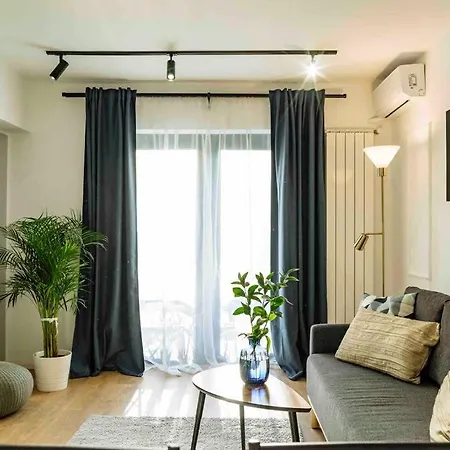 Bright - Location - Balcony Apartman