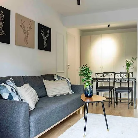 Bright - Location - Balcony Apartman