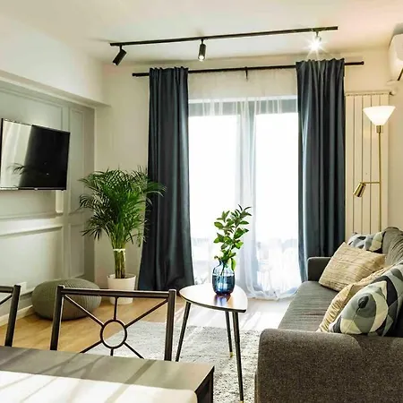 Bright - Location - Balcony Apartman *