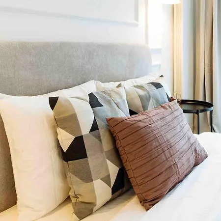 Bright - Location - Balcony