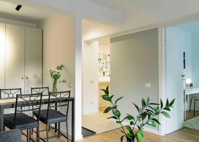 Bright - Location - Balcony *