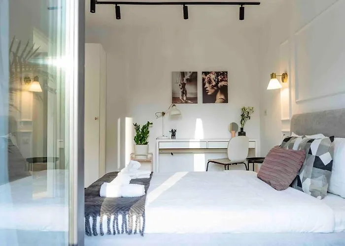 Bright - Location - Balcony *